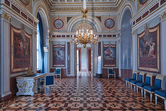 Picture: Service Hall of the queen