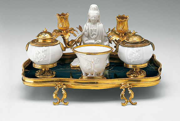 Picture: Writing set created from Blanc-de-Chine porcelain