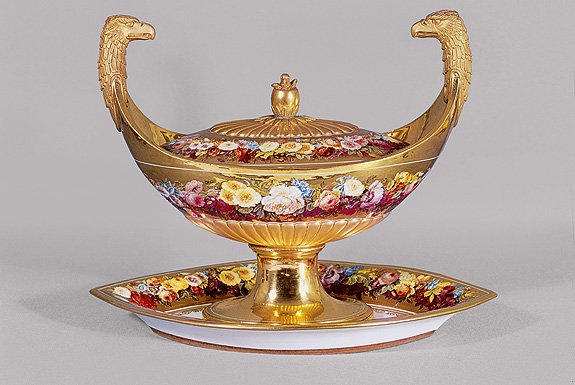 Picture: Sauce boat from the service of Queen Karoline