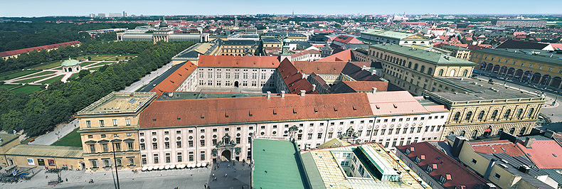 Bild: Panoramic view over the Munich Residence to the East