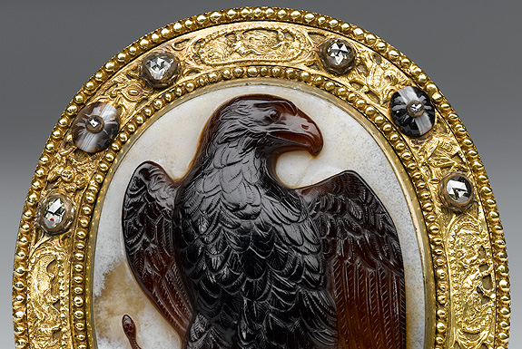 Bild: Dose mit staufischem Adler-Cameo, Detail